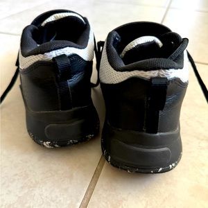 Boys basketball shoes sneakers Under Armor